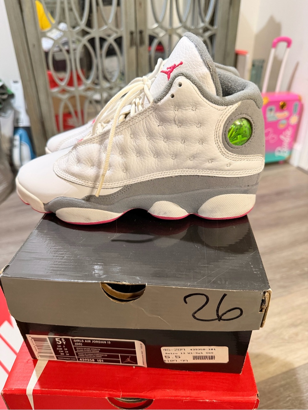 Jordan Girls' Retro 13 “STEALTH” - White/Grey/Pink - Picture 3 of 9